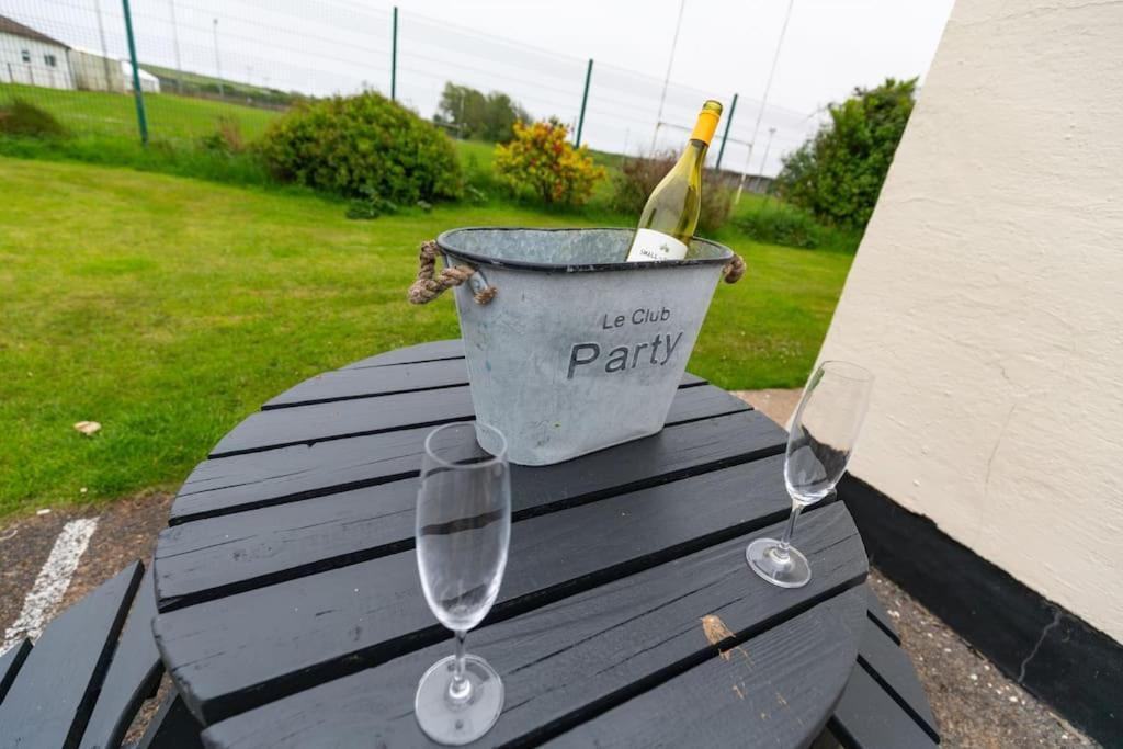 Immaculate Gower Getaway With Pool & Facilities Holiday home *